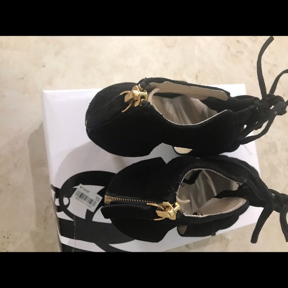 Woman’s Nine West heels - Picture 2 of 8